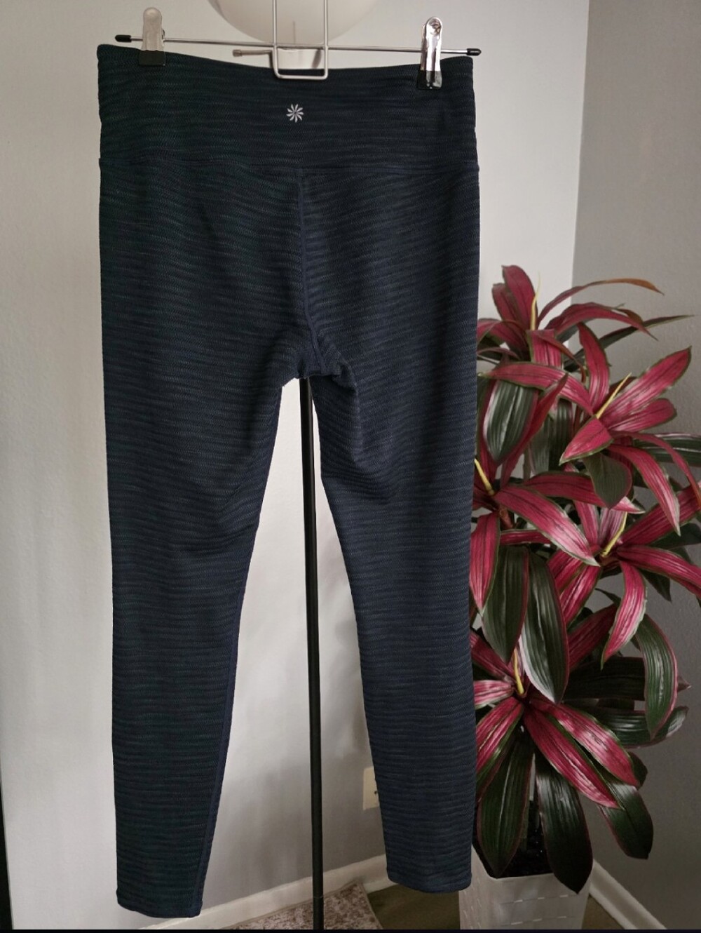 Athleta High-Rise Jacquard Chaturanga Tight Leggings Size S - Picture 3 of 8
